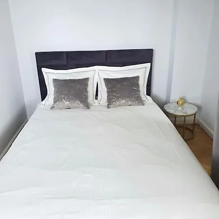 Srodmiescie Metro, 19 Floor