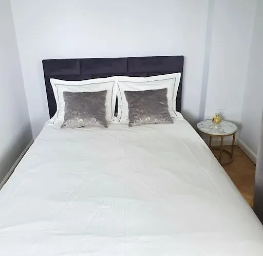 Srodmiescie Metro, 19 Floor